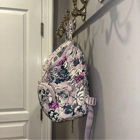 Vera Bradley Fresh-cut Floral Essential Featherweight Rusack - Picture 11 of 12